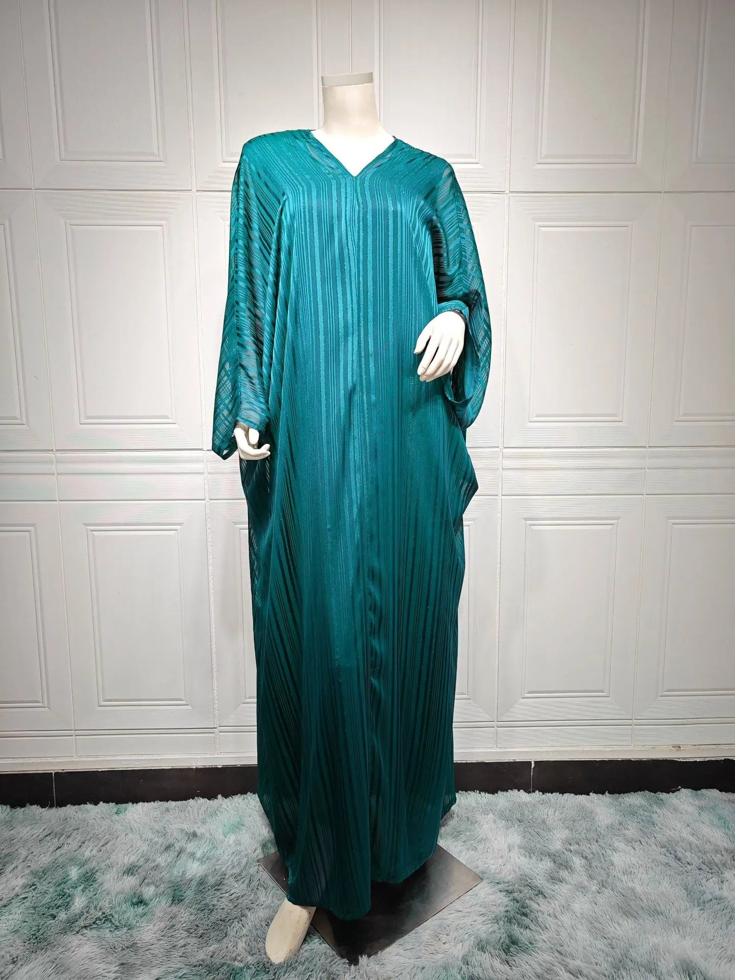 طقم عباية فاخرة لامعة