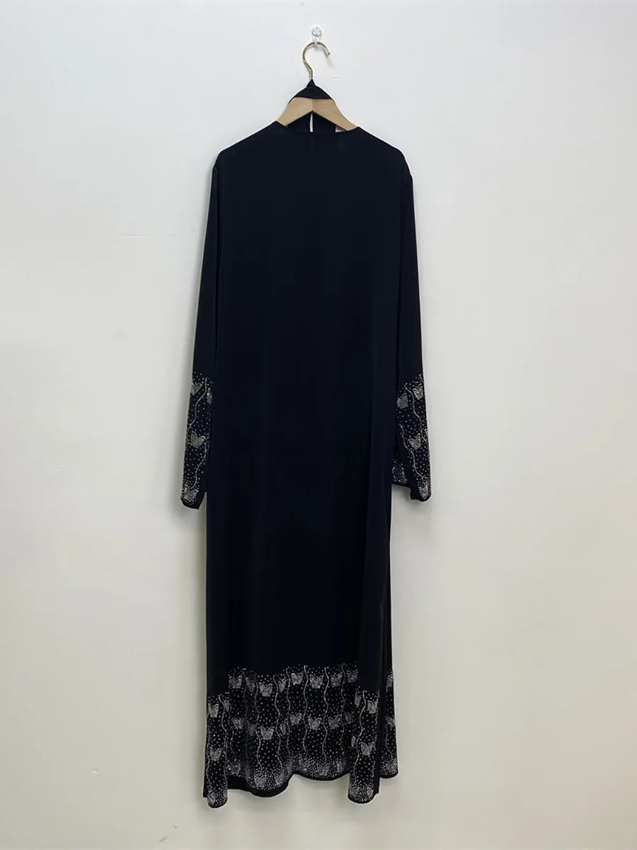 عباية سوداء فاخرة مزينة بالألماس
